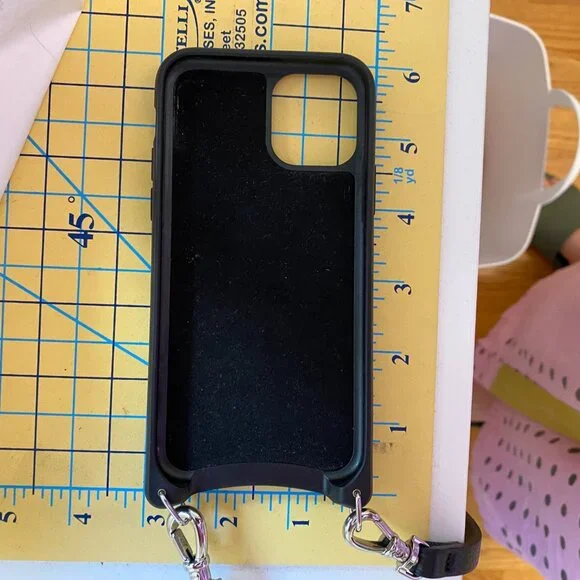 Bandolier Emma cross-body case Apple iPhone 11 Pro - Picture 6 of 6